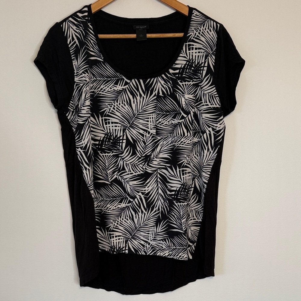 ANN TAYLOR Black and White Leaf Print Women's Top